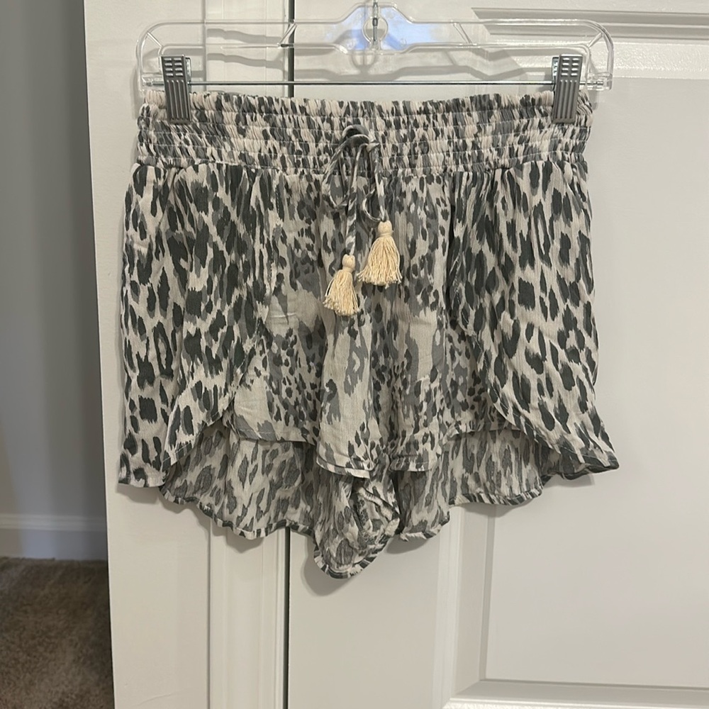 Gray leopard SURF GYPSY shorts. Medium. Like new !!